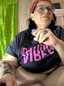 Snapshot of davisdesires@xh chatting on 01/07/25, 06:24 davisdesiresxh online show from 01/07/25, 06:24