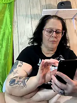 Snapshot of davisdesires@xh chatting on 01/09/25, 03:34 davisdesiresxh online show from 01/09/25, 03:34