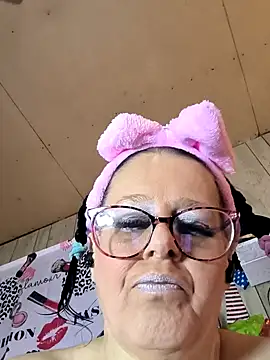 Snapshot of davisdesires@xh chatting on 02/19/25, 04:11 davisdesiresxh online show from 02/19/25, 04:11