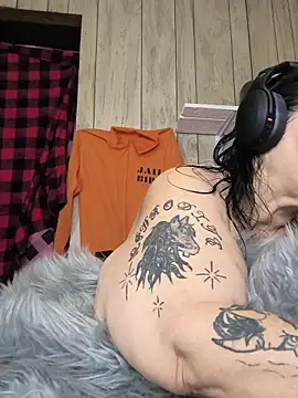 Snapshot of davisdesires@xh chatting on 10/07/25, 02:36 davisdesiresxh online show from 10/07/25, 02:36