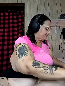 Snapshot of davisdesires@xh chatting on 10/09/25, 02:26 davisdesiresxh online show from 10/09/25, 02:26