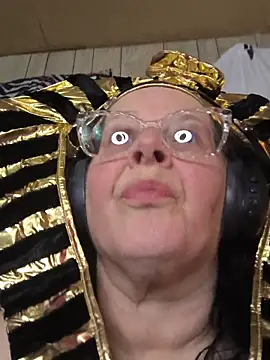 Snapshot of davisdesires@xh chatting on 10/31/25, 12:39 davisdesiresxh online show from 10/31/25, 12:39