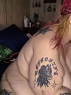 Snapshot of davisdesires@xh chatting on 11/24/25, 03:23 davisdesiresxh online show from 11/24/25, 03:23