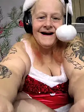 Snapshot of davisdesires@xh chatting on 12/04/25, 06:16 davisdesiresxh online show from 12/04/25, 06:16