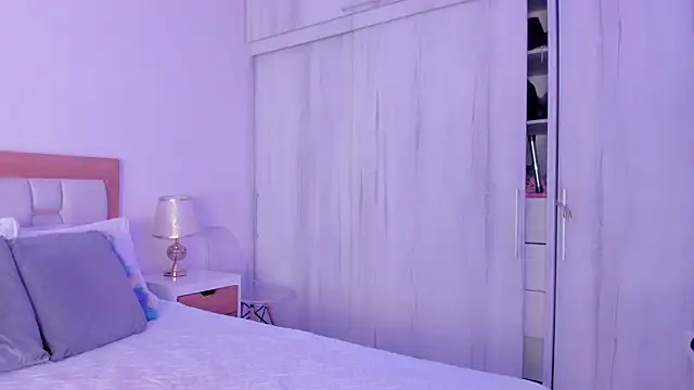 mia hank online show from 10/30/25, 11:44