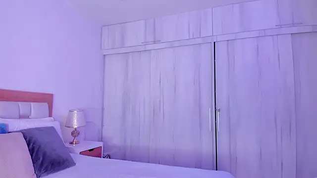 mia hank online show from 10/31/25, 10:05