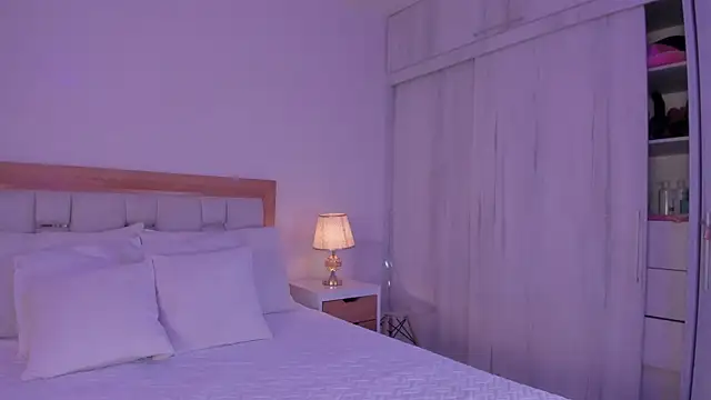 mia hank online show from 02/25/26, 11:42