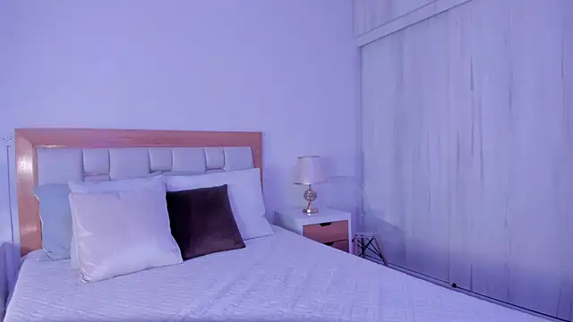 mia hank online show from 04/07/26, 11:43