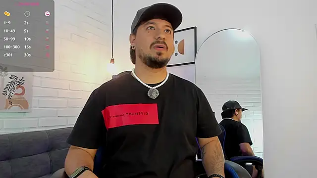 Snapshot of DaviidEvans_ chatting on 12/22/25, 01:02 DaviidEvans online show from 12/22/25, 01:02