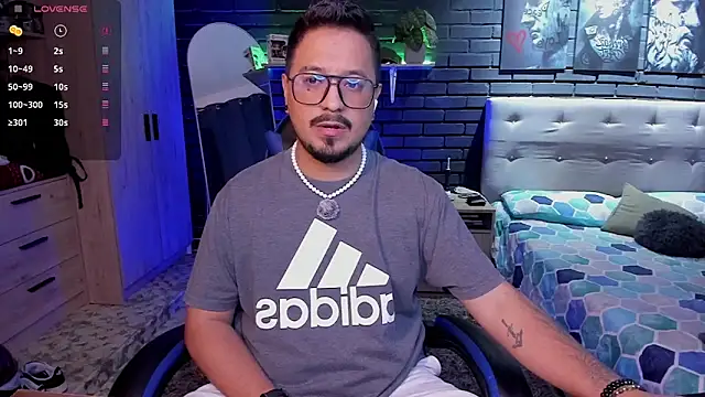 DaviidEvans  online show from 04/24/26, 02:47