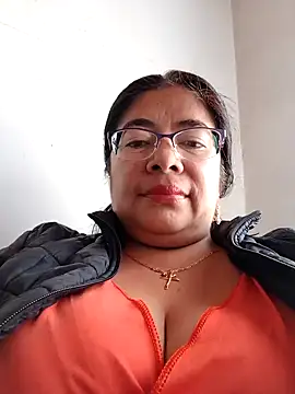 Snapshot of __valentina18 chatting on 12/13/24, 01:12   valentina18 online show from 12/13/24, 01:12