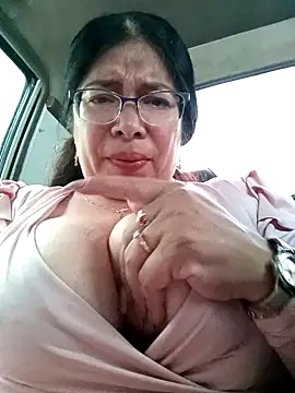 Snapshot of __valentina18 chatting on 03/17/25, 04:11   valentina18 online show from 03/17/25, 04:11