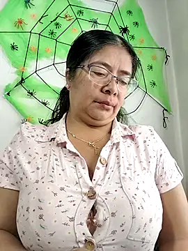 Snapshot of __valentina18 chatting on 10/10/25, 01:10   valentina18 online show from 10/10/25, 01:10