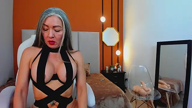  Nicoletteshea  online show from 12/15/25, 02:54