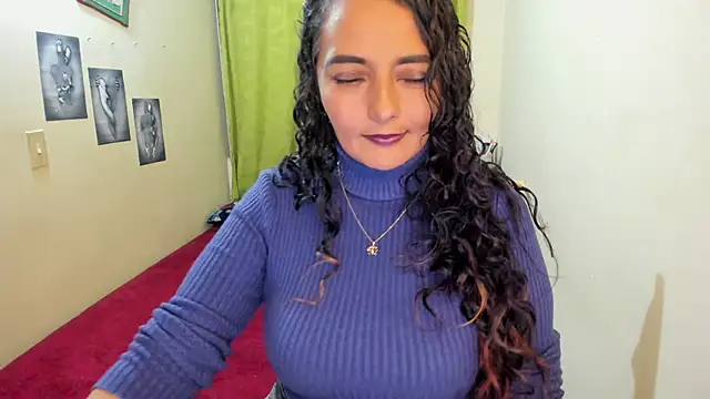 Snapshot of emma_luxy chatting on 12/29/24, 06:03 emma luxy online show from 12/29/24, 06:03