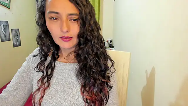 Snapshot of emma_luxy chatting on 01/03/25, 06:01 emma luxy online show from 01/03/25, 06:01