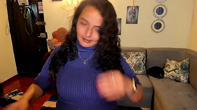 Snapshot of emma_luxy chatting on 03/04/25, 01:12 emma luxy online show from 03/04/25, 01:12