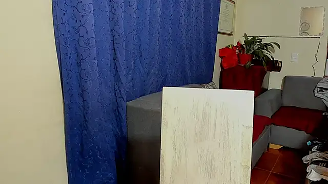 Snapshot of emma_luxy chatting on 09/30/25, 11:43 emma luxy online show from 09/30/25, 11:43