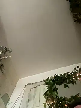 Snapshot of Tomthelong chatting on 10/06/25, 05:54 Tomthelong online show from 10/06/25, 05:54