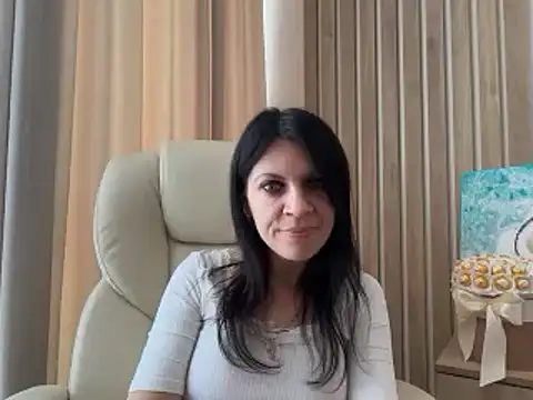 Snapshot of InjaAtHome chatting on 07/28/26, 11:17 InjaAtHome online show from 07/28/26, 11:17