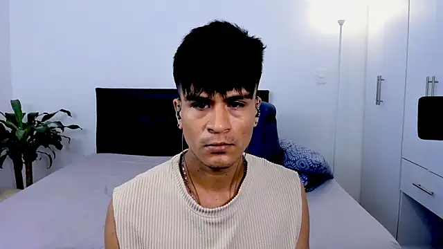 Snapshot of Eiden_allenx chatting on 12/31/24, 02:03 Eiden allenx online show from 12/31/24, 02:03