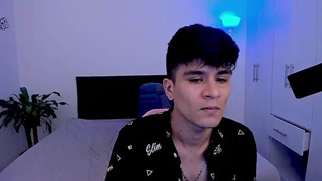 Snapshot of Eiden_allenx chatting on 02/02/25, 02:02 Eiden allenx online show from 02/02/25, 02:02