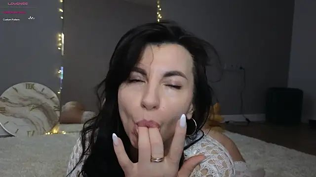 Snapshot of Mary_love16 chatting on 03/08/25, 05:49 Mary love16 online show from 03/08/25, 05:49