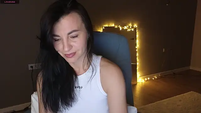 Snapshot of Mary_love16 chatting on 03/15/25, 06:10 Mary love16 online show from 03/15/25, 06:10