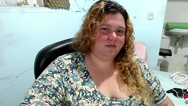 Snapshot of squirt322bbw chatting on 06/18/26, 06:34 squirt322bbw online show from 06/18/26, 06:34