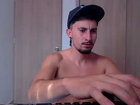 Snapshot of ChrisDamon chatting on 09/19/25, 02:40 ChrisDamon online show from 09/19/25, 02:40