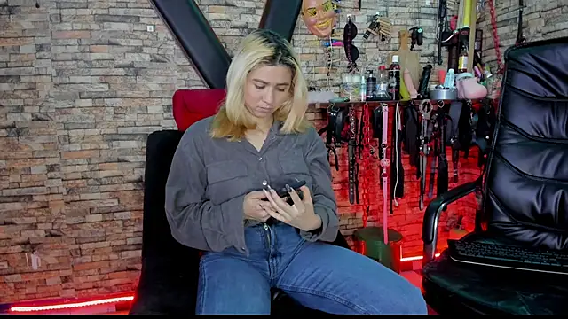 Liltildeman moon online show from 11/30/25, 01:53