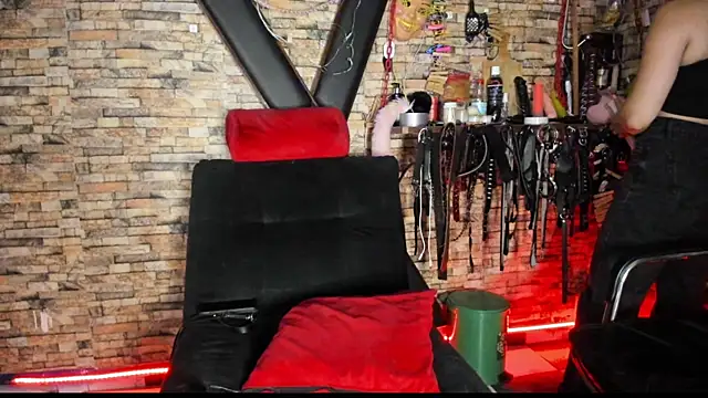 Liltildeman moon online show from 02/15/26, 06:04