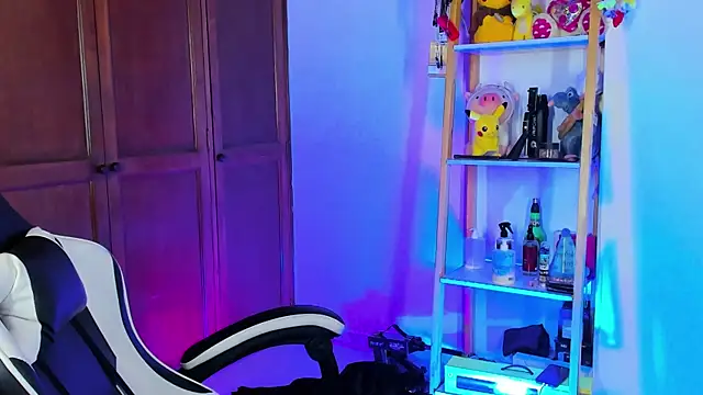 eymy-hadid online show from 10/14/25, 08:42