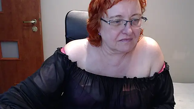 Snapshot of JoannaAndNeighbour chatting on 12/11/24, 02:22 JoannaAndNeighbour online show from 12/11/24, 02:22
