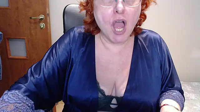Snapshot of JoannaAndNeighbour chatting on 12/23/24, 12:52 JoannaAndNeighbour online show from 12/23/24, 12:52