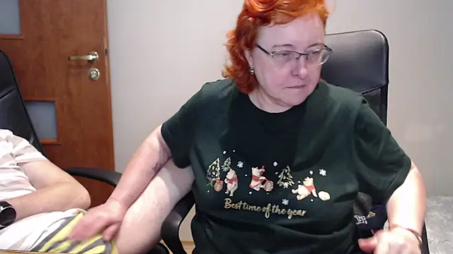 Snapshot of JoannaAndNeighbour chatting on 12/29/24, 11:40 JoannaAndNeighbour online show from 12/29/24, 11:40