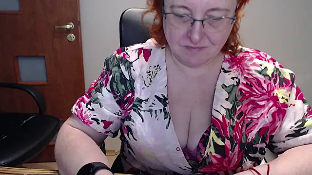 Snapshot of JoannaAndNeighbour chatting on 01/11/25, 08:43 JoannaAndNeighbour online show from 01/11/25, 08:43