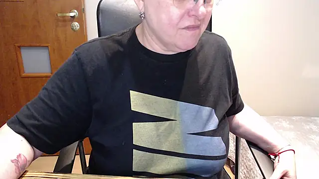 Snapshot of JoannaAndNeighbour chatting on 01/16/25, 11:15 JoannaAndNeighbour online show from 01/16/25, 11:15