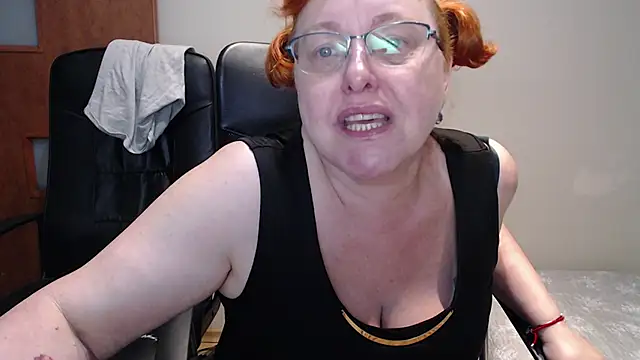 Snapshot of JoannaAndNeighbour chatting on 01/18/25, 09:02 JoannaAndNeighbour online show from 01/18/25, 09:02