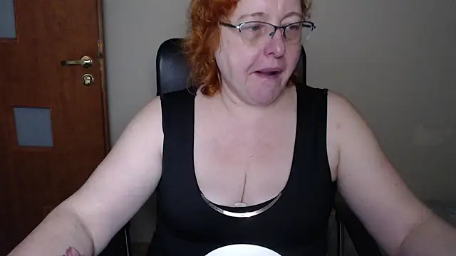 Snapshot of JoannaAndNeighbour chatting on 01/21/25, 07:58 JoannaAndNeighbour online show from 01/21/25, 07:58