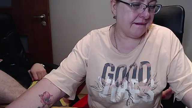 Snapshot of JoannaAndNeighbour chatting on 01/23/25, 08:25 JoannaAndNeighbour online show from 01/23/25, 08:25
