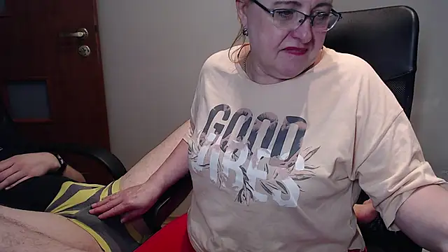 Snapshot of JoannaAndNeighbour chatting on 01/23/25, 08:13 JoannaAndNeighbour online show from 01/23/25, 08:13