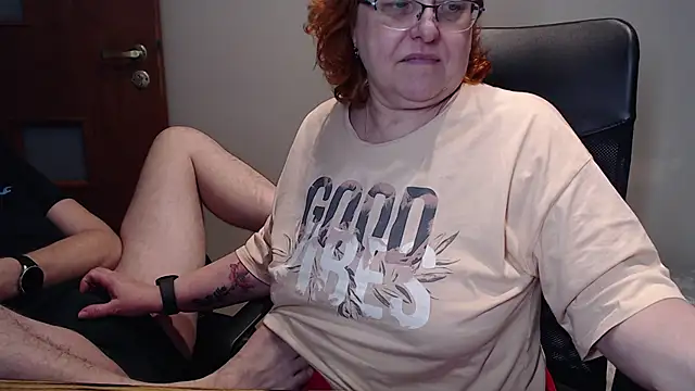 Snapshot of JoannaAndNeighbour chatting on 01/24/25, 04:28 JoannaAndNeighbour online show from 01/24/25, 04:28