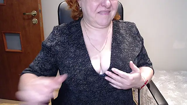 Snapshot of JoannaAndNeighbour chatting on 01/29/25, 06:54 JoannaAndNeighbour online show from 01/29/25, 06:54