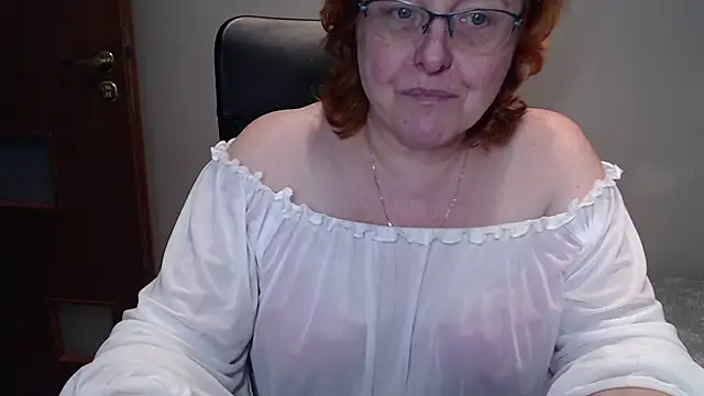 Snapshot of JoannaAndNeighbour chatting on 02/06/25, 10:26 JoannaAndNeighbour online show from 02/06/25, 10:26