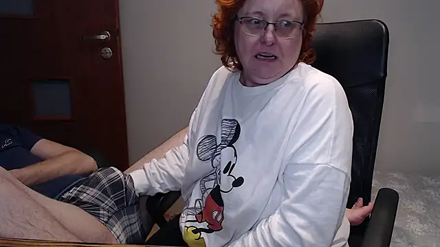 Snapshot of JoannaAndNeighbour chatting on 02/06/25, 05:30 JoannaAndNeighbour online show from 02/06/25, 05:30