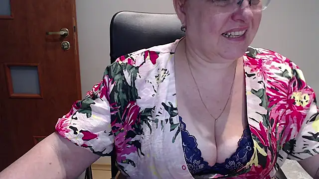 Snapshot of JoannaAndNeighbour chatting on 02/07/25, 08:11 JoannaAndNeighbour online show from 02/07/25, 08:11