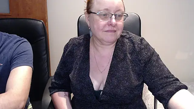 Snapshot of JoannaAndNeighbour chatting on 02/09/25, 11:25 JoannaAndNeighbour online show from 02/09/25, 11:25