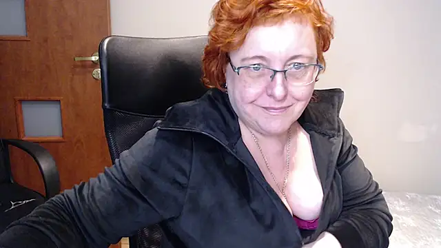 Snapshot of JoannaAndNeighbour chatting on 02/22/25, 11:35 JoannaAndNeighbour online show from 02/22/25, 11:35