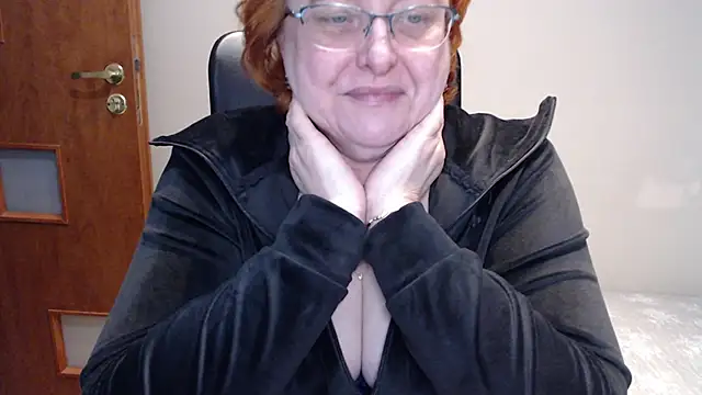 Snapshot of JoannaAndNeighbour chatting on 02/24/25, 11:32 JoannaAndNeighbour online show from 02/24/25, 11:32